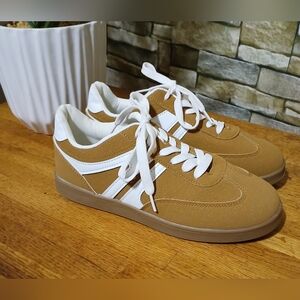 SHEIN Women's Tan and White Sneakers Sz 40